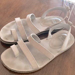 Eileen Fisher Toe Ring Sandal
